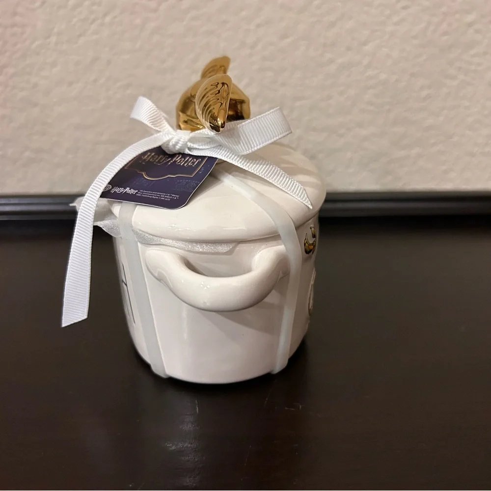 Rae Dunn Harry Potter Quidditch Mini Crock Baking Dish With Snitch Lid NWT